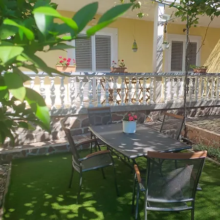Livaja -100m2 ,free Parking, Klima,wifi شقة