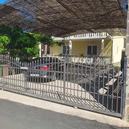 Livaja -100m2 ,free Parking, Klima,wifi زادار