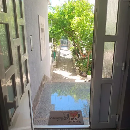 Livaja -100m2 ,free Parking, Klima,wifi شقة