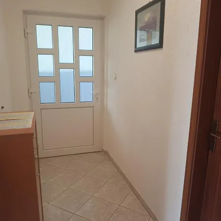 Livaja -easy Access 2db, Parking, Klima
