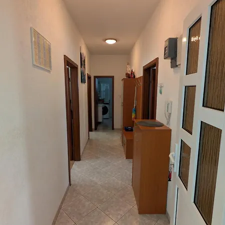 Livaja -easy Access 2db, Parking, Klima